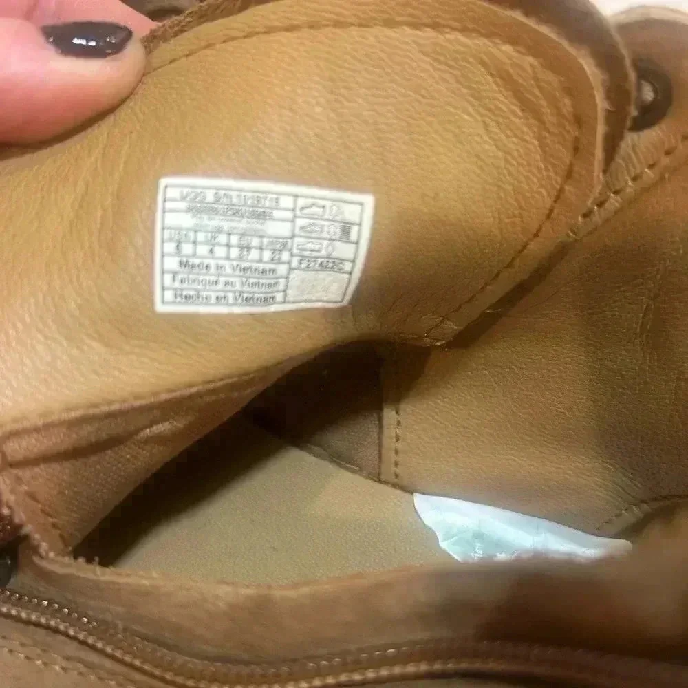 Woman's size 6 Ugg bootie/sneaker chestnut color